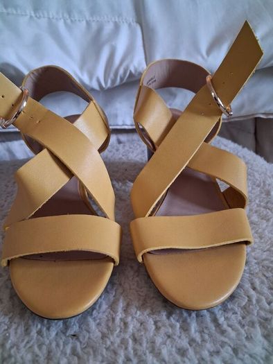 Ladies sandles