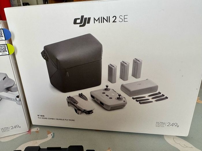 DJI Mini 2 SE drone bundle. (Fly more combo)