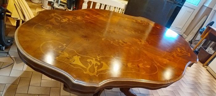 Exquisite table