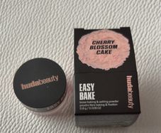 Huda Beauty Easy Bake loose baking & setting powder 0.8g cherry blossom cake