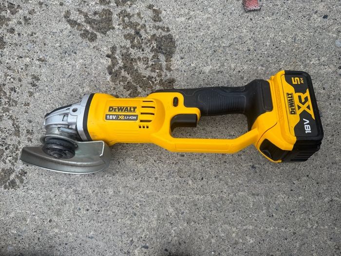 DeWalt DCG412 18V XR grinder