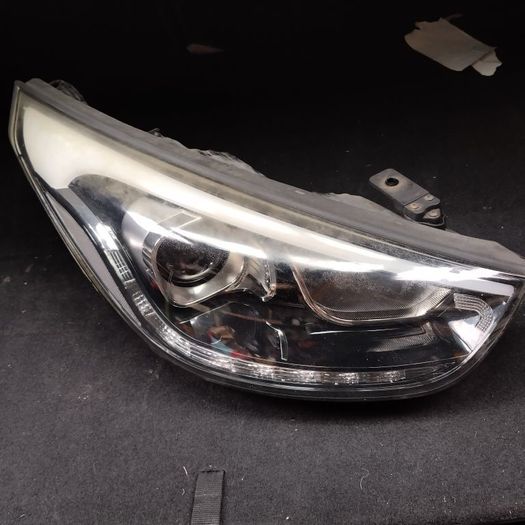 Hyundai ix35 headlights