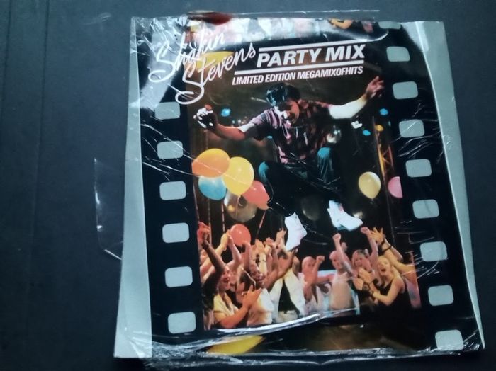 Shakin' Stevens: 'Shaky Party Pack' : 7'' Vinyl