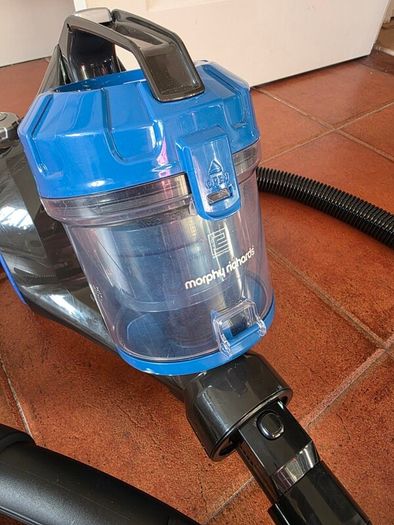 Vacuum cleaner 700W
