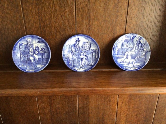 3 Vintage blue & White Wedgwood mini picture plates