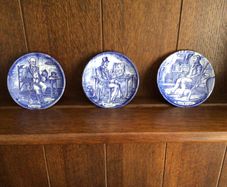 3 Vintage blue & White Wedgwood mini picture plates