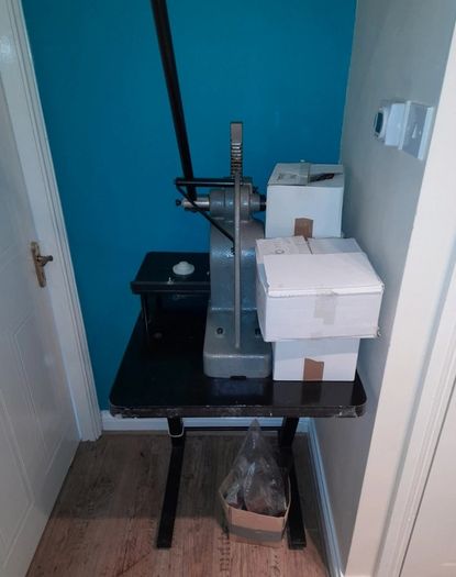 eyelet machine