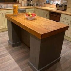 Rustic kitchen island with pillars