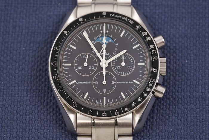 Hautology Watches WhatsApp Broadcast Group