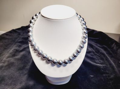 Elegant Ti Sento grey pearl necklace with sparkly decorative clasp