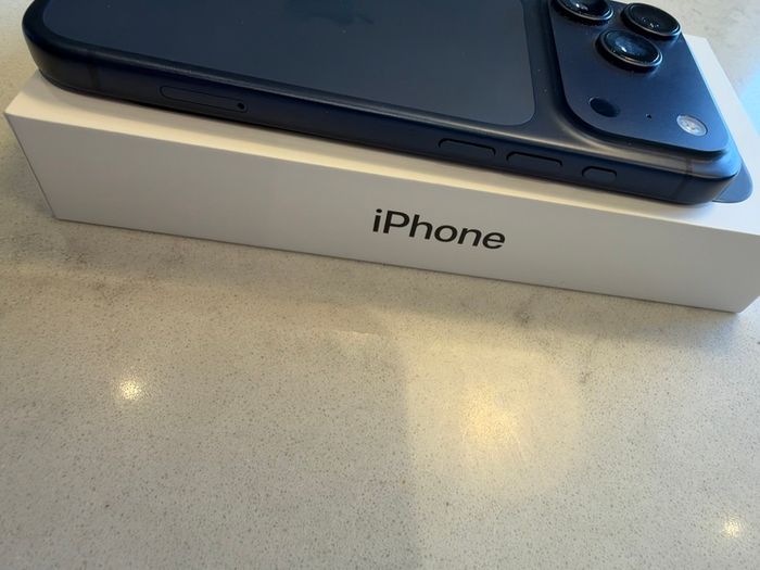 Apple iPhone 17 Pro 1TB - Applecare+ - 97% Batt