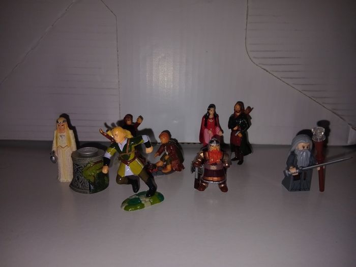 Lord of the Rings Minifigures - Lego scale