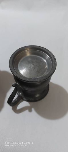 Gill pewter measure ,used condition,,see pictures for condition,,hard to come by ,,buyer collects or pays postage thank you,,take as is ,