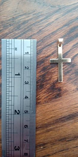 375 9ct yellow gold cross pendant  -1.28 g