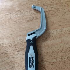 One Handed Hacksaw for awkward places