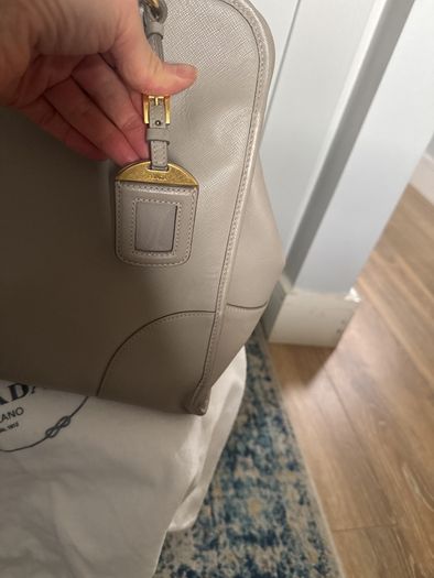 Amazing lather Prada bag, still in a very good condition.see photos