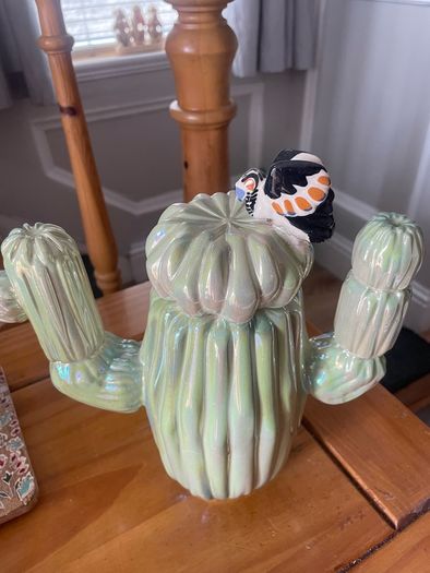 Gorgeous vintage Cactus teapot by Sunshine Ceramics Made in England 1987. The vulture on the lid has been glued.