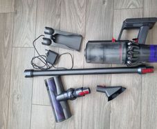 Dyson v10 vaccum