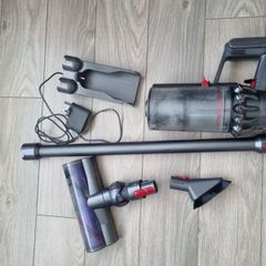 Dyson v10 vaccum