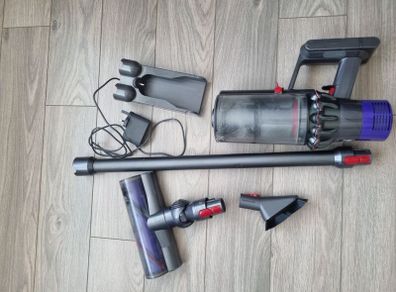 Dyson v10 vaccum
