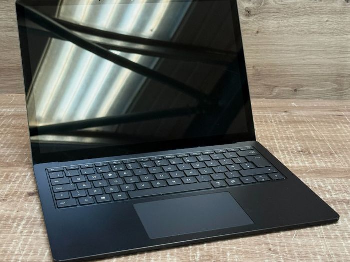 Microsoft Surface Laptop 4 Touchscreen 13" 1951 Intel I7-1185G7 3.00GHz 16GB RAM 256GB NVMe SSD Win 11 Pro