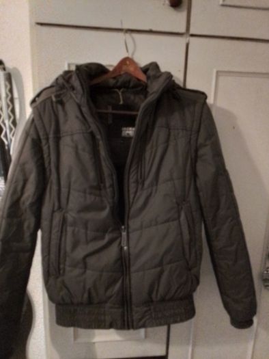 Jacket .. Quilted from Jack and Jones .. Colour: Black  .. Size: Medium .. Price Drop