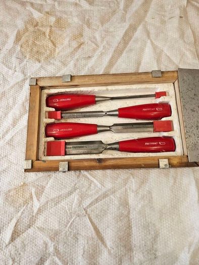 footprint made in England chisels
