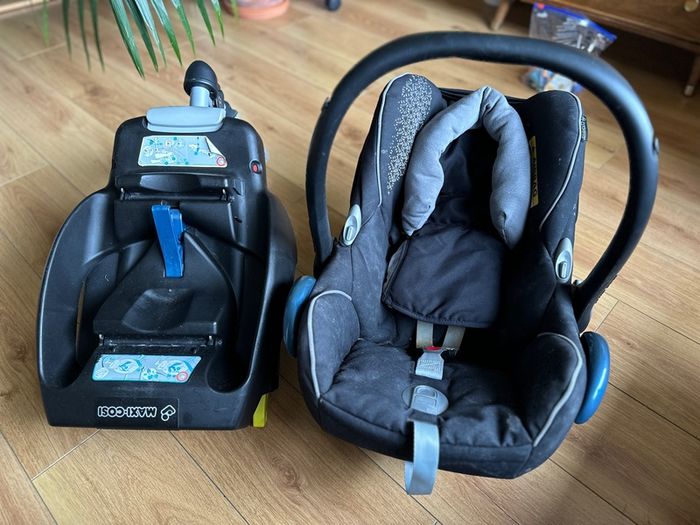 Car Seat + EasyFix ISOFIX Base