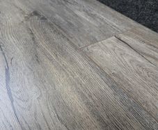 Hanover Oak 12mm Click Laminate Flooring - 1.9m2 Box