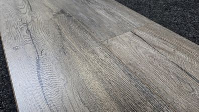 Hanover Oak 12mm Click Laminate Flooring - 1.9m2 Box