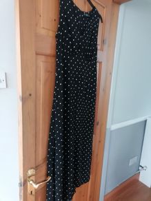 dress size 14 stretch material zip open to back nice button front detailing