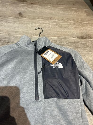 North Face top
