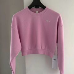 Alo Accolade crew neck in candy heart pink