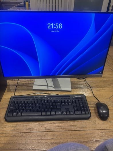HP Z1 Tower G5 Workstation with HP 27 inch Quad HD Monitor VERY High Spec Setup
