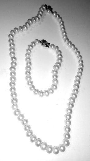 Pearl necklace with bracelet