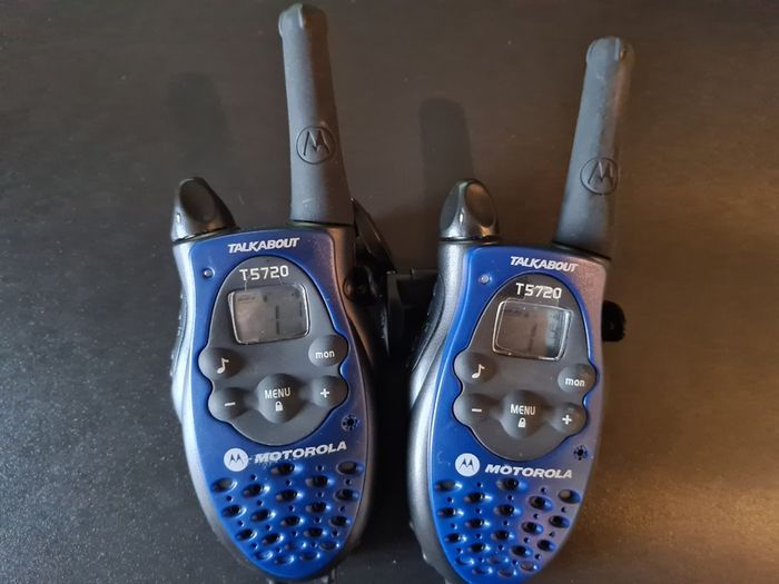 Motorola T5720 FM Walkie Talkie 2 Way Radio