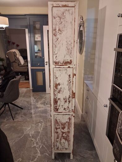Beautiful and unique distressed wood effect bookcase