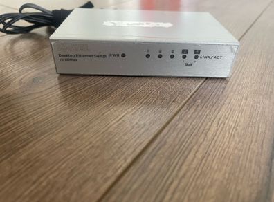 ZyXEL ES-105A Desktop Fast Ethernet 5-Port Switch 10/100 Mbps