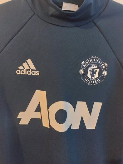 manchester united training jumper