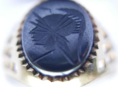 Vintage 9ct Yellow Gold Hallmarked Gents Oval Shape Black Onyx Ring size V - 2,8g