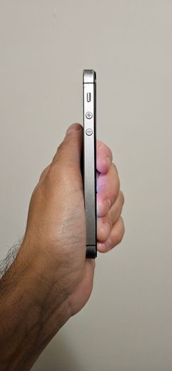 iPhone 5s - Fully Functional - Factory Reset & iCloud Unlocked