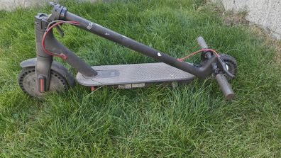 Broken Electric scooter for parts.