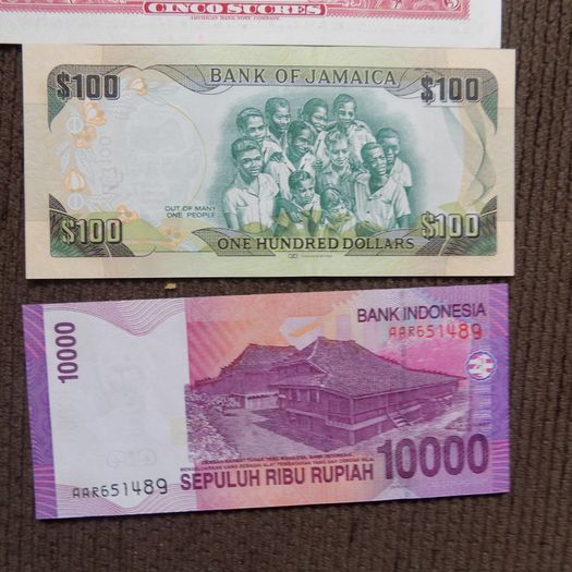 Lot of 8 Uncirculated /EF.World Banknotes.No 7.