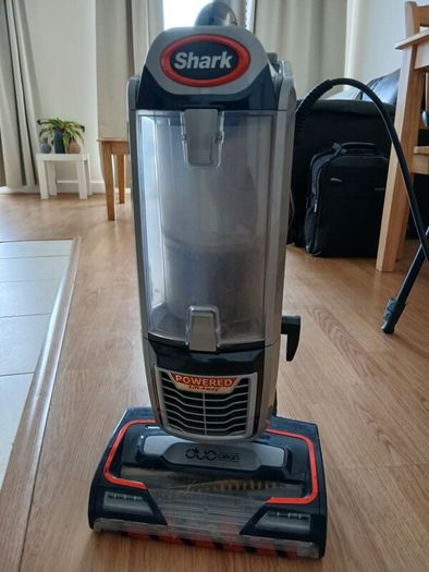 Shark Hoover / Vacuum Cleaner