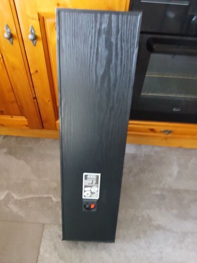 Hi fi speakers