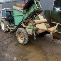 Beet harvester