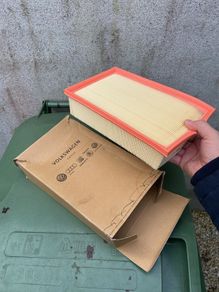 Air filter for vehicles with 1.8TSI 132kW, 2.0TSI 132kW/140kW/162kW/169kW/180kW/200kW/206kW, 1.6TDI 66kW/77kW/85kW/88kW, 2.0TDI 110kW/135kW/140kW engines.