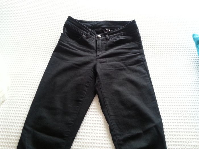 H&M Black Skinny Jeans - Size 6