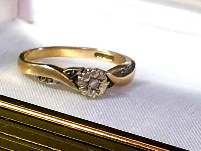 Vintage Hallmarked 9ct Gold Diamond Ring