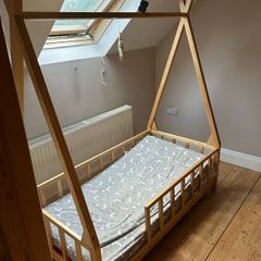 Toddler floor bed